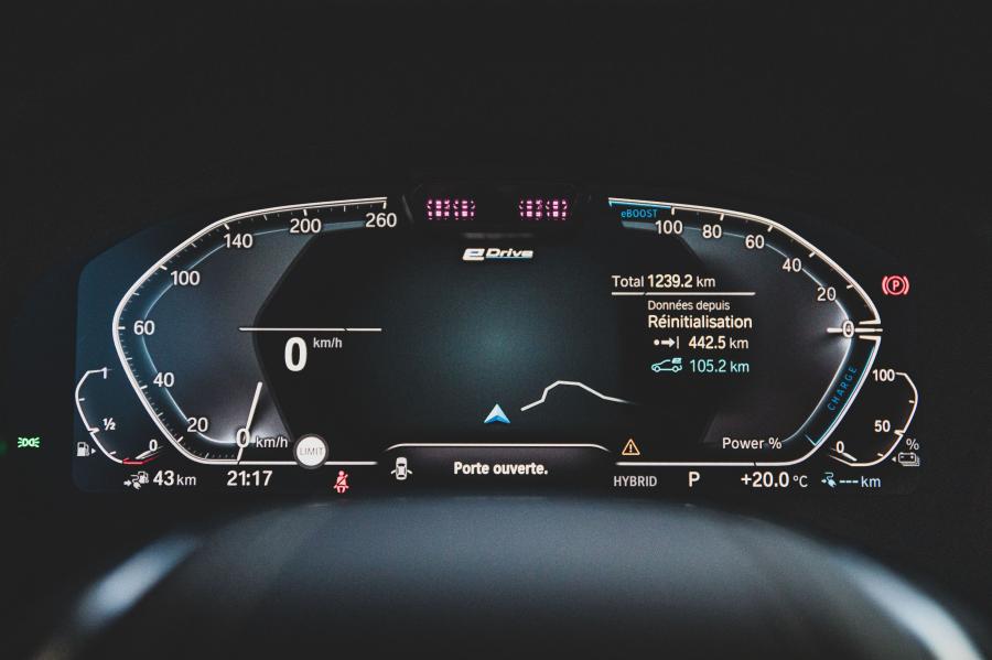Панель приборов BMW 745e (G11) 2019 года  (WW) (фото 9 из 31)